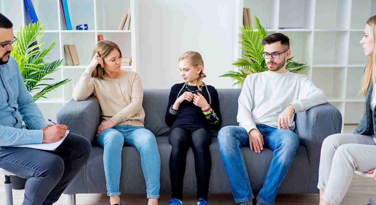 Banner For Family-based Therapy Showing A Family And A Therapist In A Room Together.