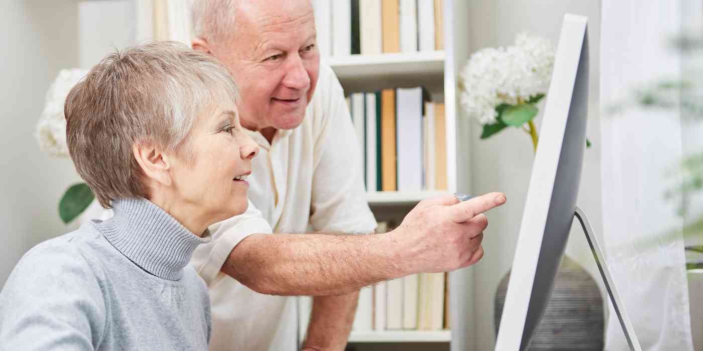 older couple engaged in online chat with senior counsellors